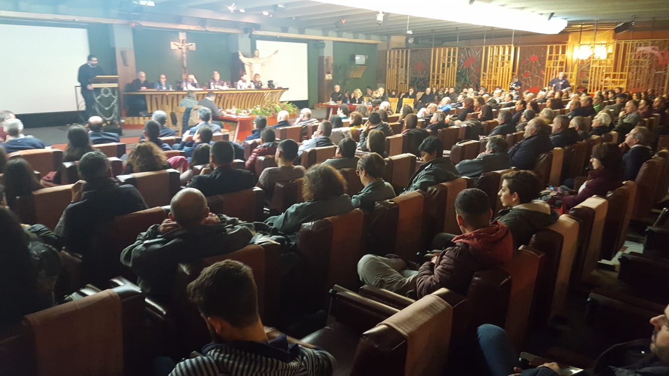 Il pubblico intervenuto alla Sala Lazzati per il consiglio intercomunale