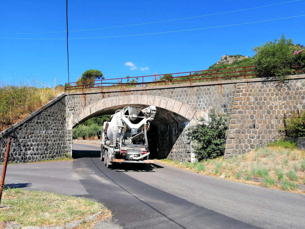 FRANCAVILLA SICILIA ponte sulla Sp4 off limits