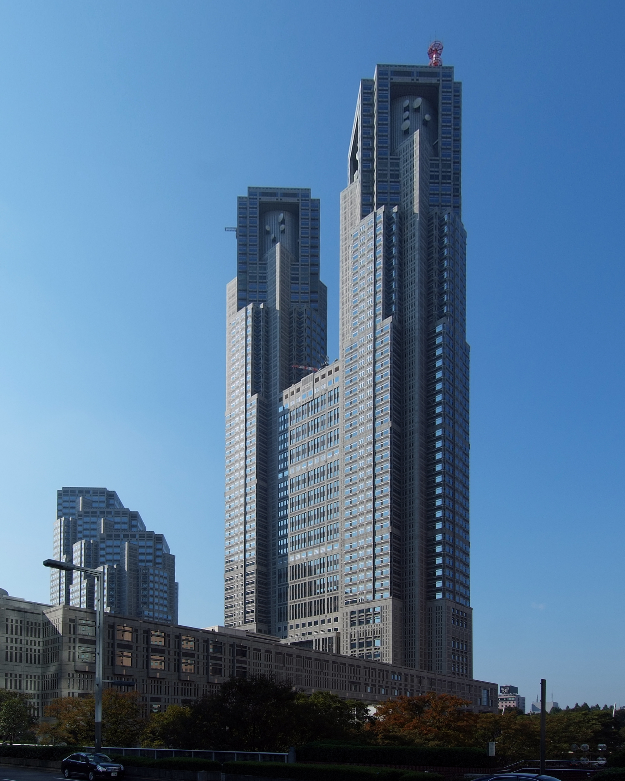 Tokyo_Metropolitan_Government_Building_Morning1