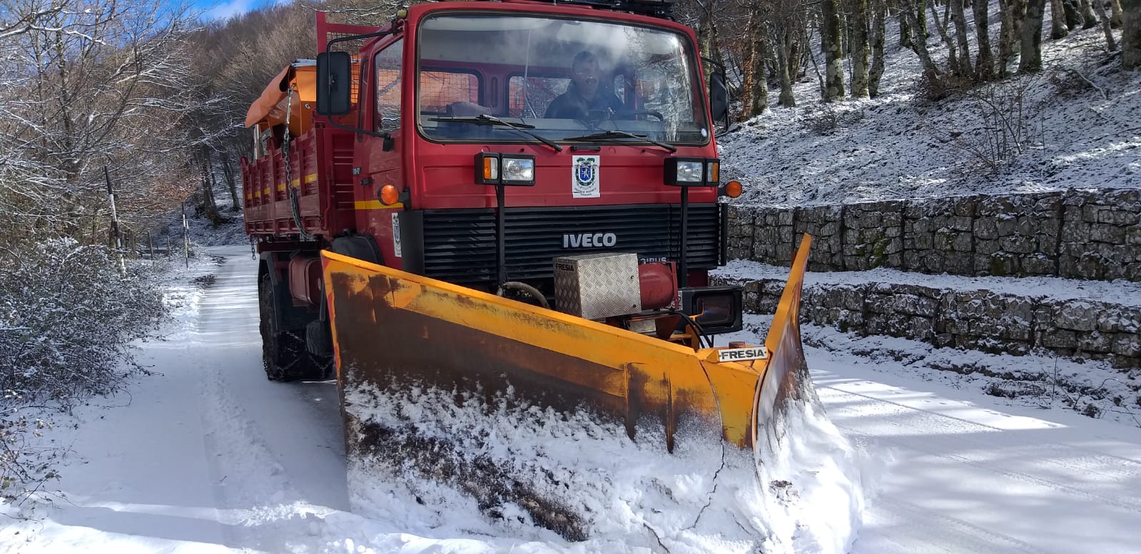 Spazzamento-neve-sulla-strada-provinciale-di-Caronia-Capizzi