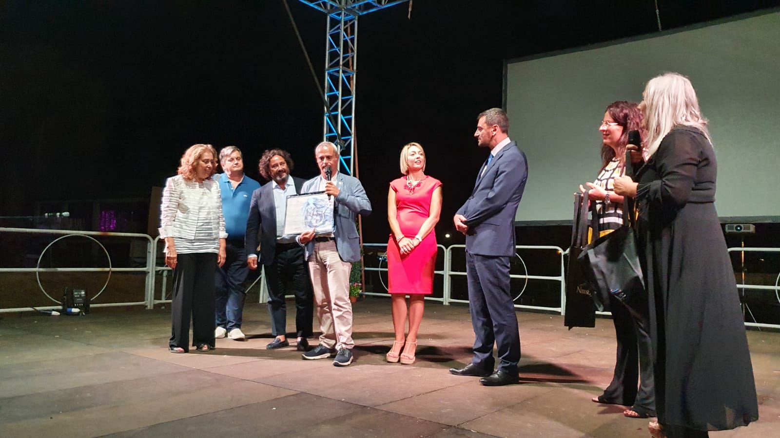 PCA-10-Premio-Comunicare-lAntico-2020-ph.-Cavallaro-con-assessore-Alberto-Samona