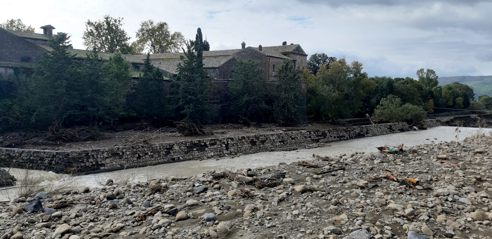 Il Saracena a ridosso del Castello Nelson dopo nubifragio