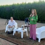 RANDAZZO – Da Giorgia a Elly Schlein… le imitazioni di Francesca Reggiani che hanno divertito il pubblico a Feudo Vagliasindi
