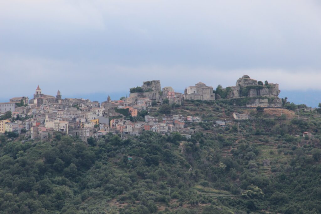 Castiglione visto da strada Novara