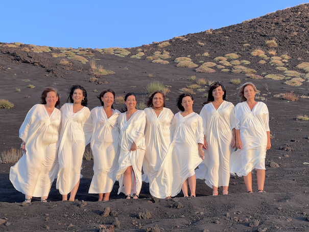 Etna_s_Wine_Women_01