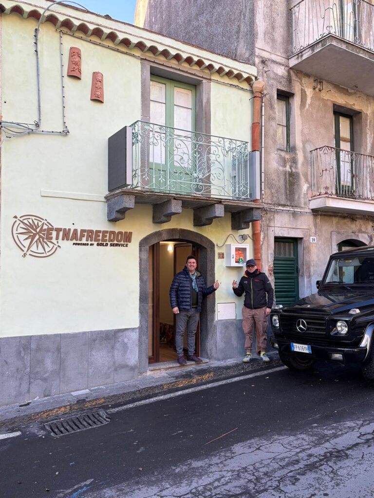 Giuseppe Di Dio e Antonio Greco presentano il defibrillatore