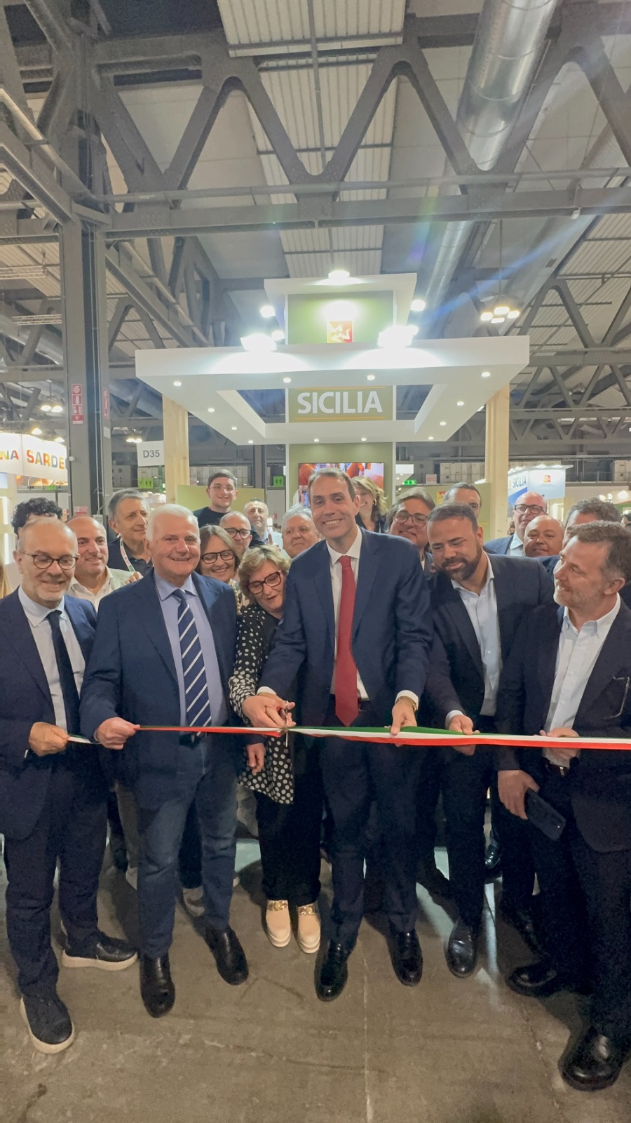 Sammartino inaugura il padiglione della Sicilia al Tutto food