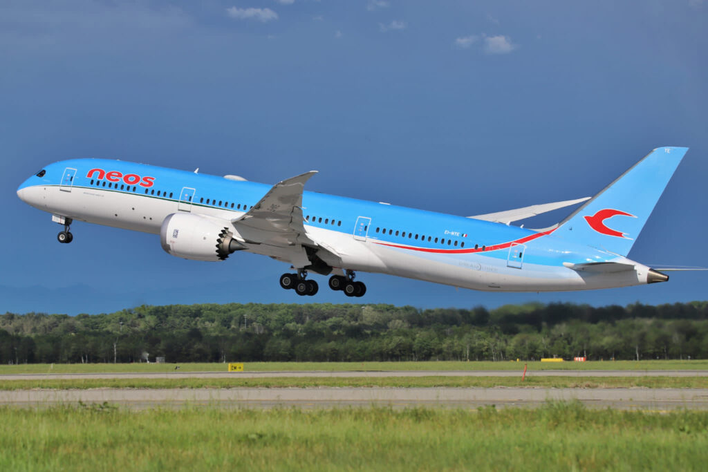NEOS 787 DREAMLINER (1)